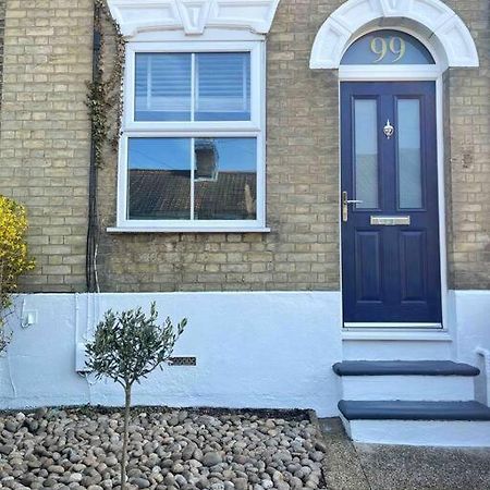 Family Friendly House In Norwich With Parking Villa Exterior photo