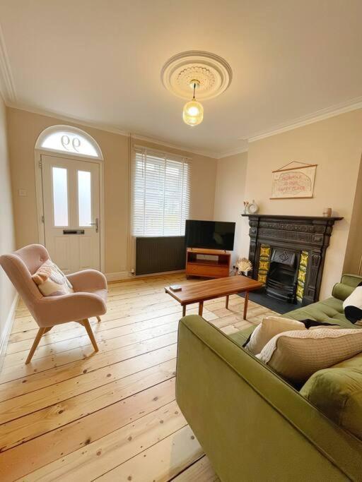 Family Friendly House In Norwich With Parking Villa Exterior photo