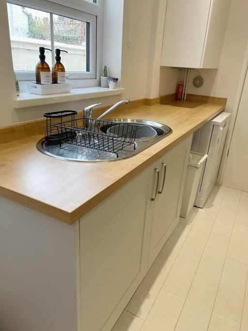 Family Friendly House In Norwich With Parking Villa Exterior photo