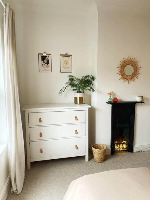 Family Friendly House In Norwich With Parking Villa Exterior photo